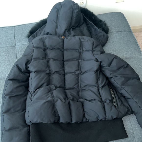 Mackage size small used 🖤🖤 needs minor repair and refresh greatly priced - Picture 12 of 12